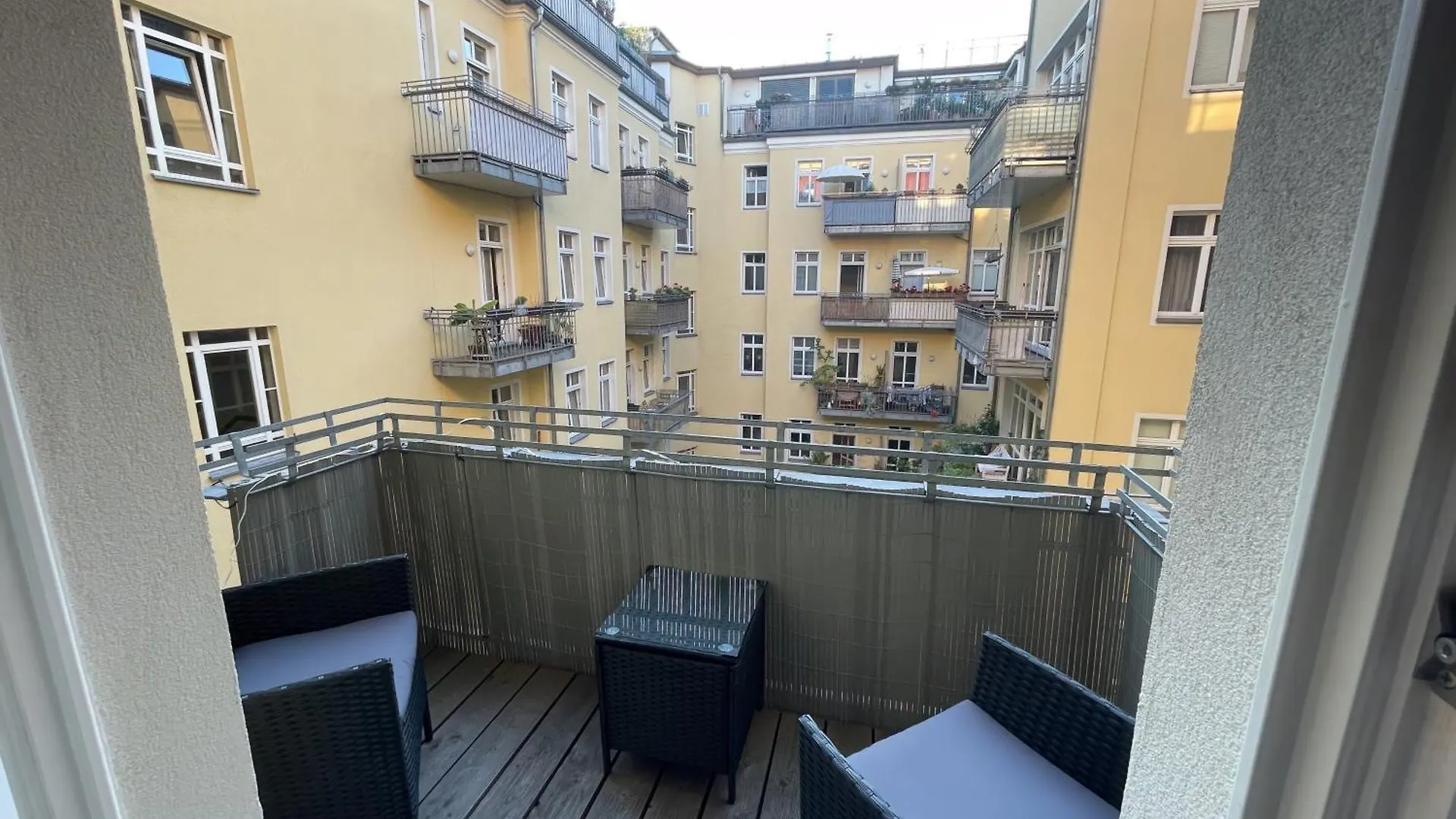 Bevoflats Altbauwohnung Mit Balkon Prenzlauer Berg Berlin Apartment