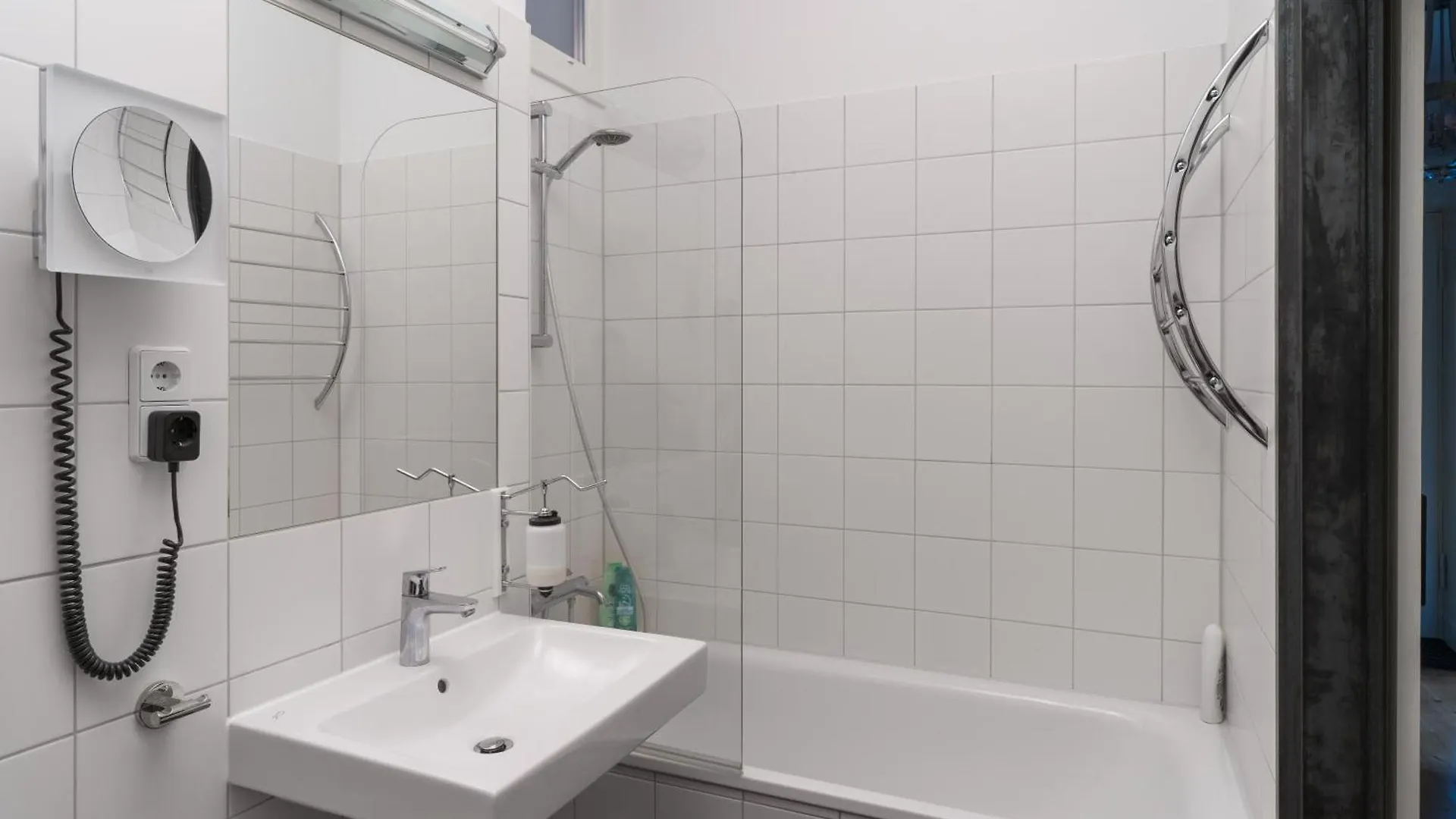 Bevoflats Altbauwohnung Mit Balkon Prenzlauer Berg Berlin 0*,